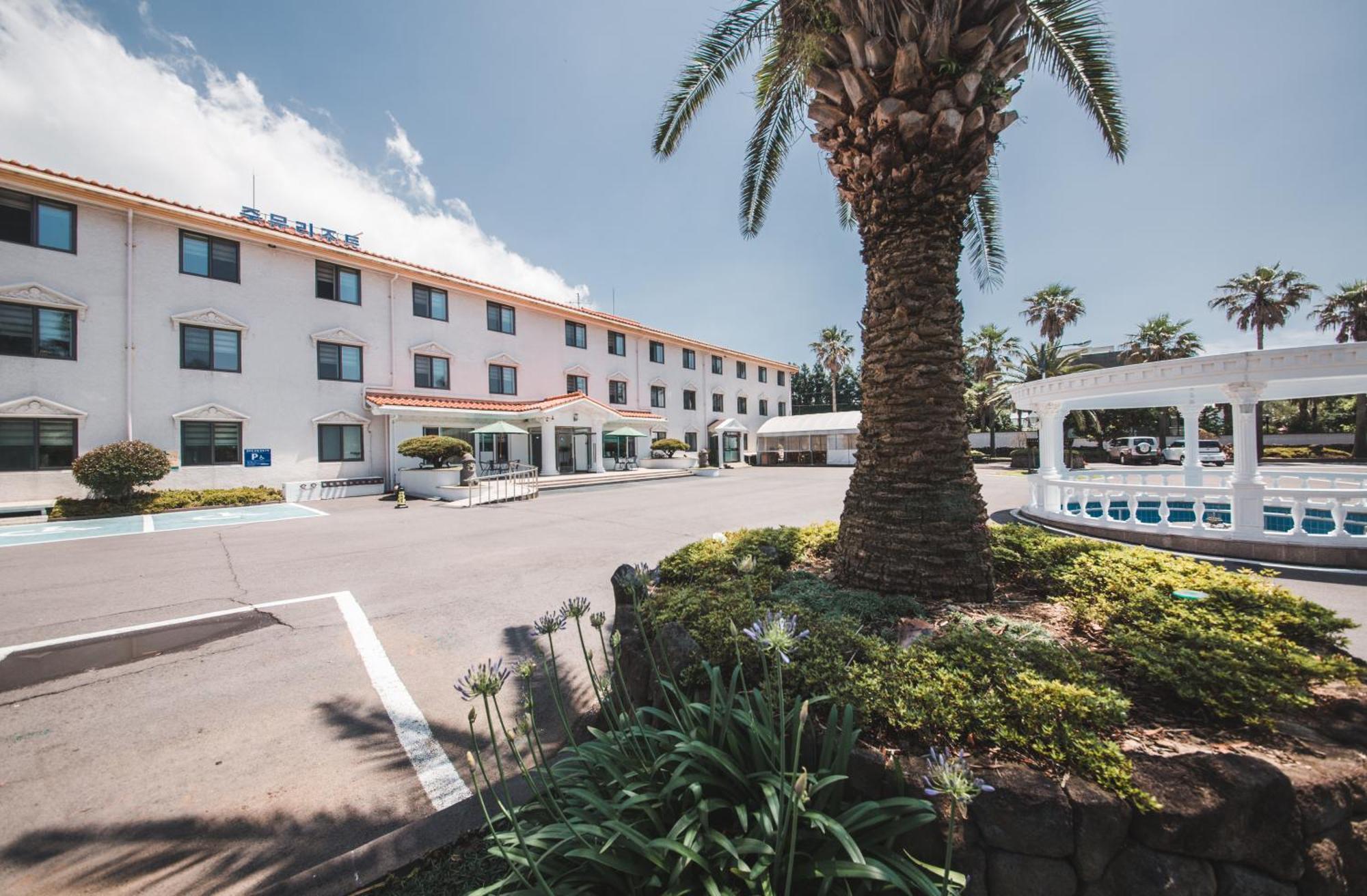 Jungmun Resort Jeju Сеогвипо Екстериор снимка