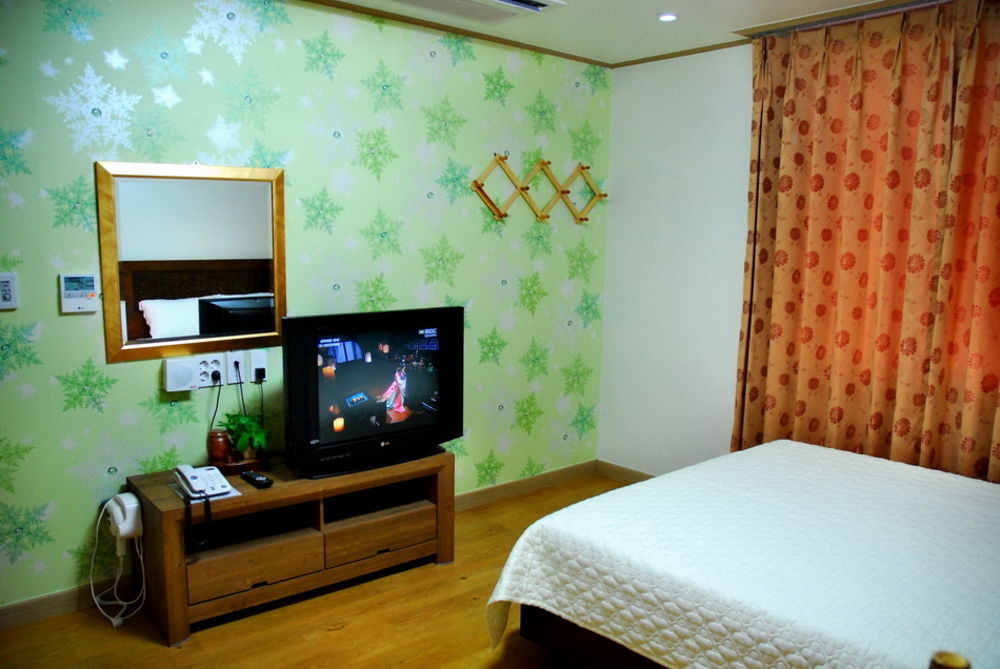 Jungmun Resort Jeju Сеогвипо Екстериор снимка